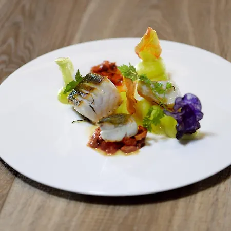 Seehotel Bellevue Готель Целль-ам-Зеє